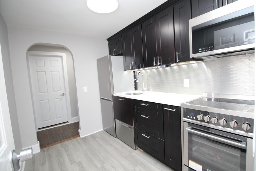 Kitchen - 17 Boswell Ave