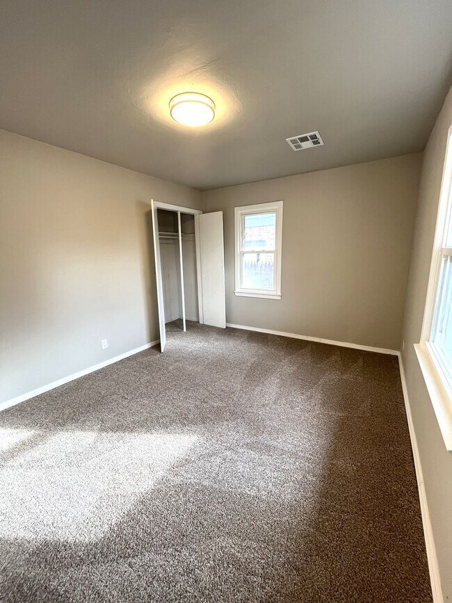 Building Photo - 2 Bed 1 Bath in Bethany