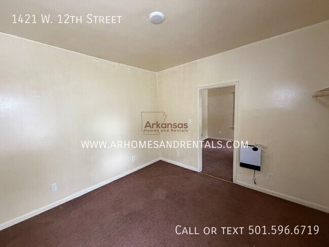 Building Photo - 1421 W 12th St