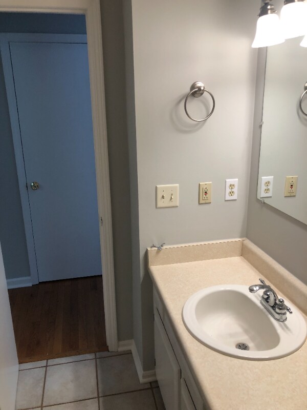 Building Photo - 11458 N Oak Trafficway