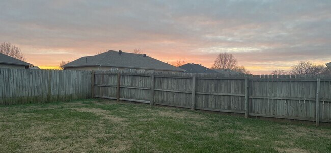 Building Photo - Great Location in Bentonville!