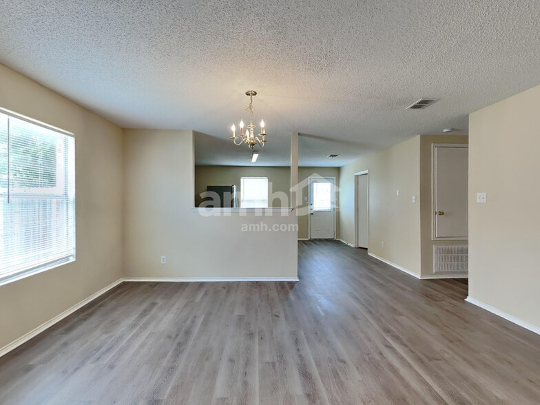 Building Photo - 4217 Meadowknoll Dr