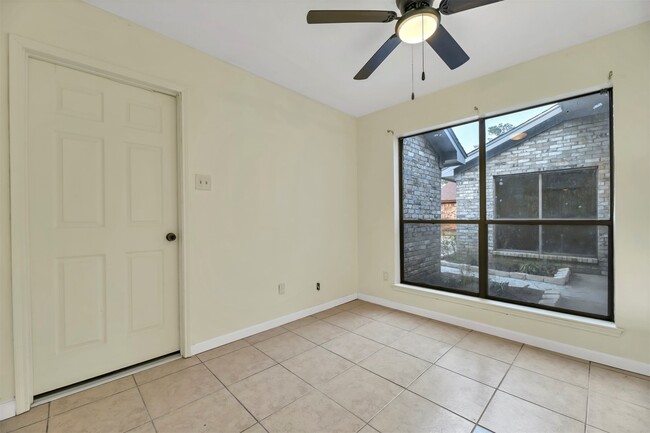 Building Photo - 9842 Pinehurst St