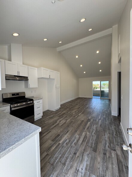 Building Photo - 4041 Franklin Ave