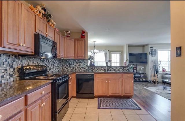 Building Photo - 3900 Fernando Dr