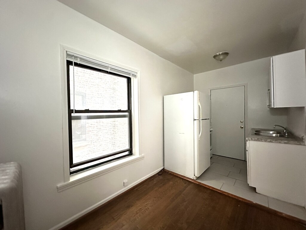 Building Photo - 931 W Sunnyside Ave