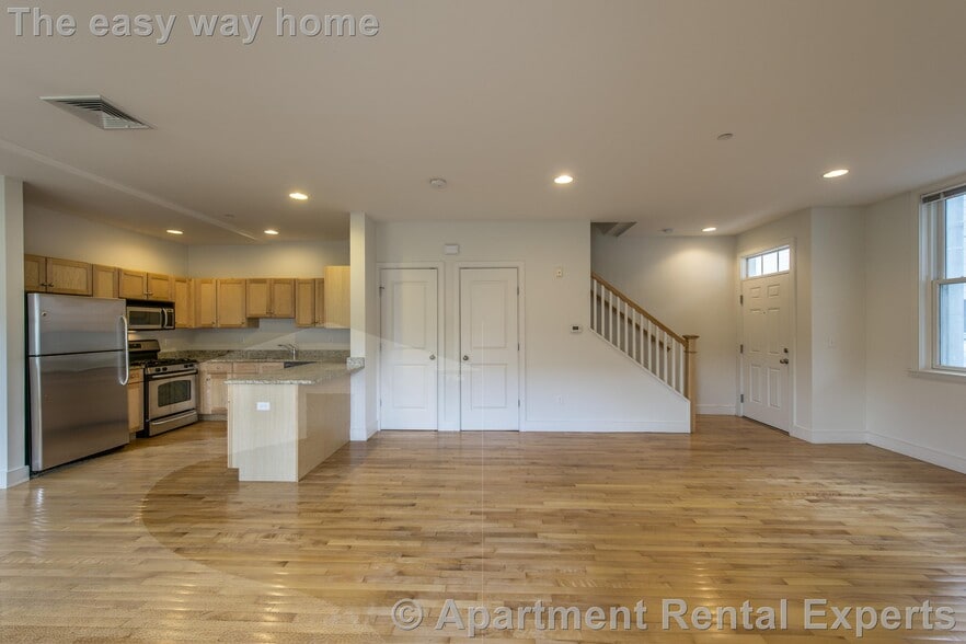 Building Photo - 110 Second St Unit #111