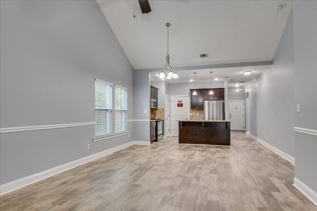 Building Photo - 665 Dunrobin Ln