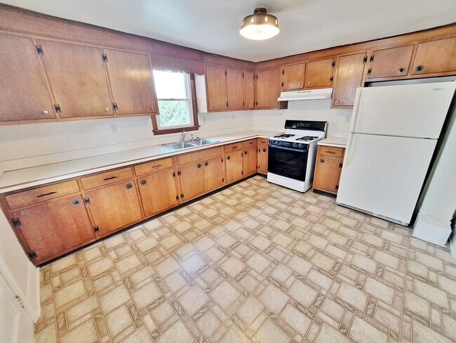 Building Photo - 51-53 E Forrest Avenue