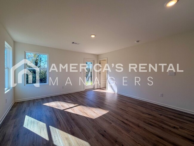 Building Photo - Spacious Four Bedroom for Rent in Tuscaloosa, AL!