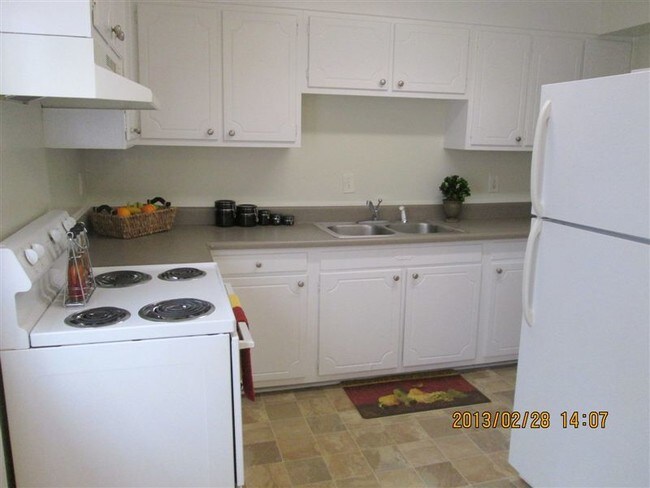 Building Photo - 4502 Rolling Hill Dr