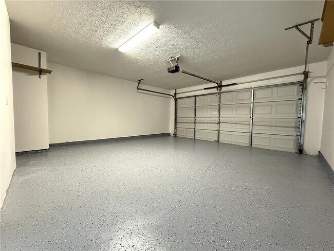 Building Photo - 2150 Lexington Ln
