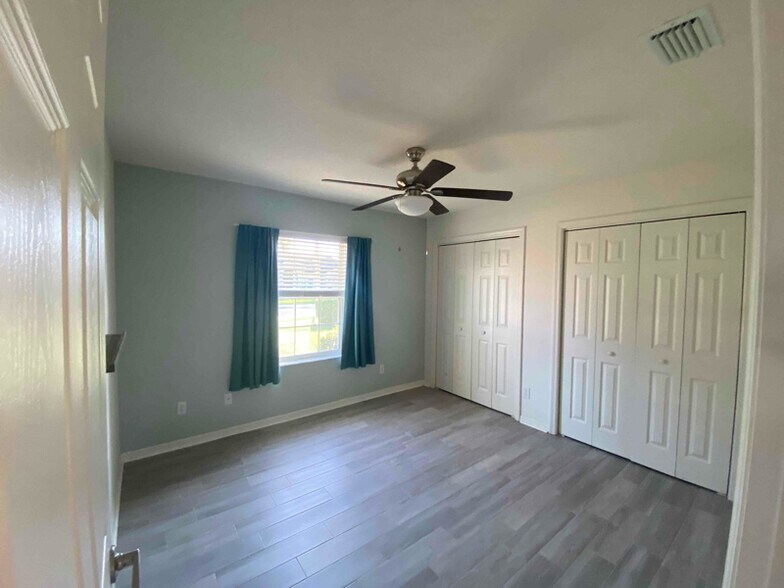 Building Photo - 3915 E Lake Todd Dr