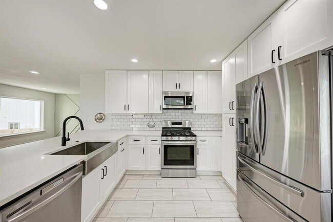 Primary Photo - 1703 Hillcrest Ln