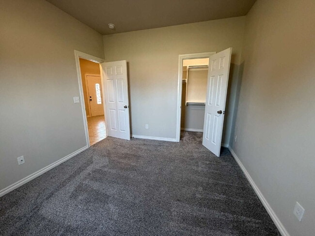 Building Photo - 3 Bed 2 Bath in NW OKC