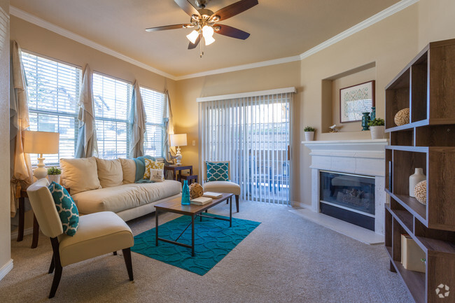 2BR, 2BA - 1082 SF - The Resort at University Park