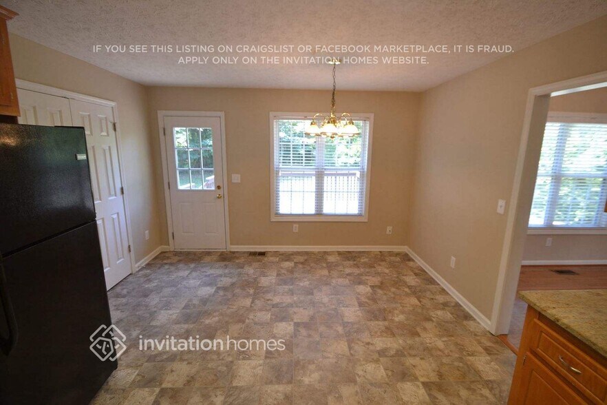 Building Photo - 15 Water's Edge Dr SE