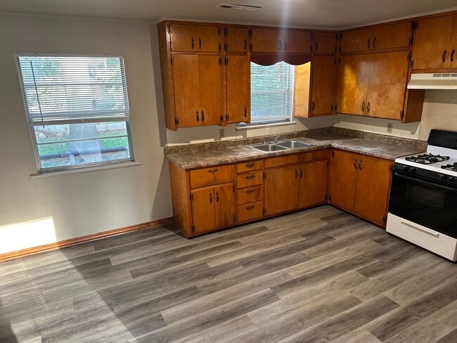 Building Photo - Available Now! 3-Bed, 1-Bath Home in central Springdale + Garage and Large, Fence-In Backyard!