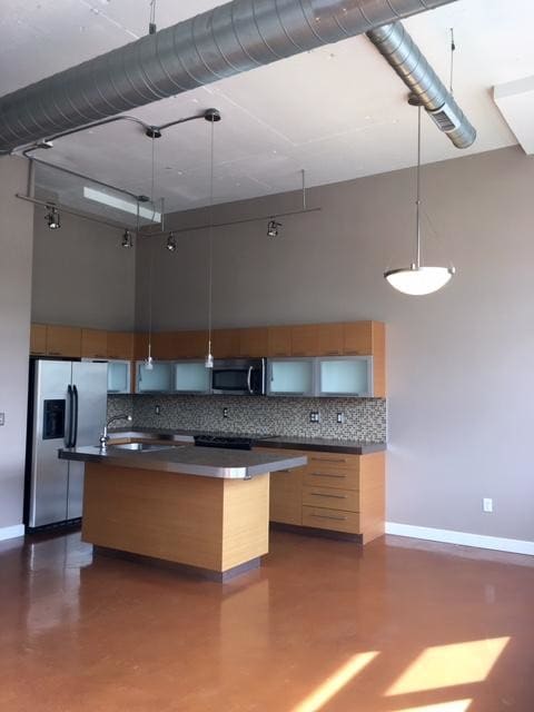 Building Photo - Central Park Lofts