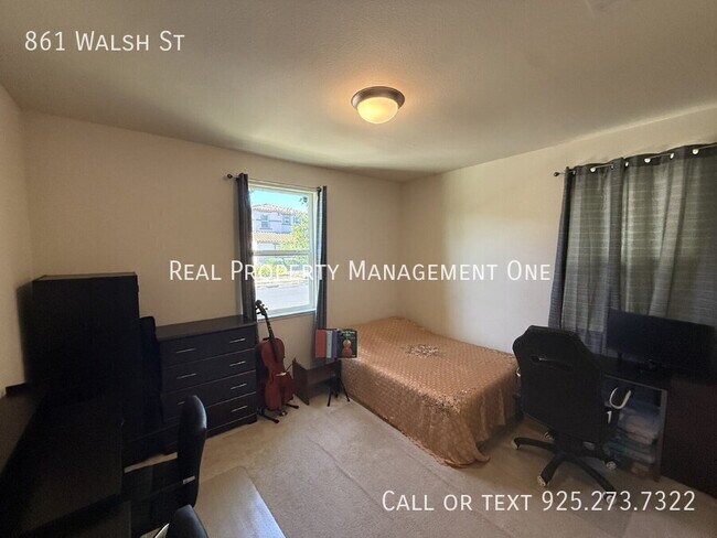 Building Photo - 861 Walsh St