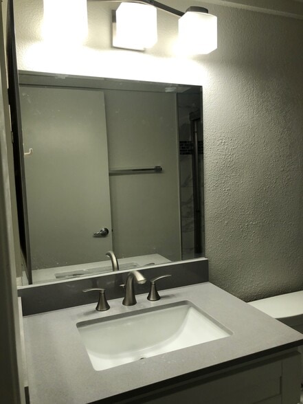 Building Photo - 22885 Hilton Head Dr