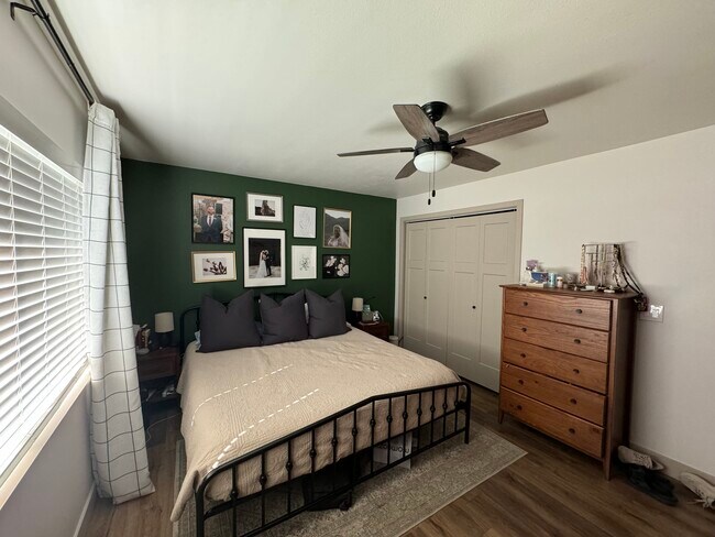 bedroom upstairs - 8717 S Royal Crest Dr