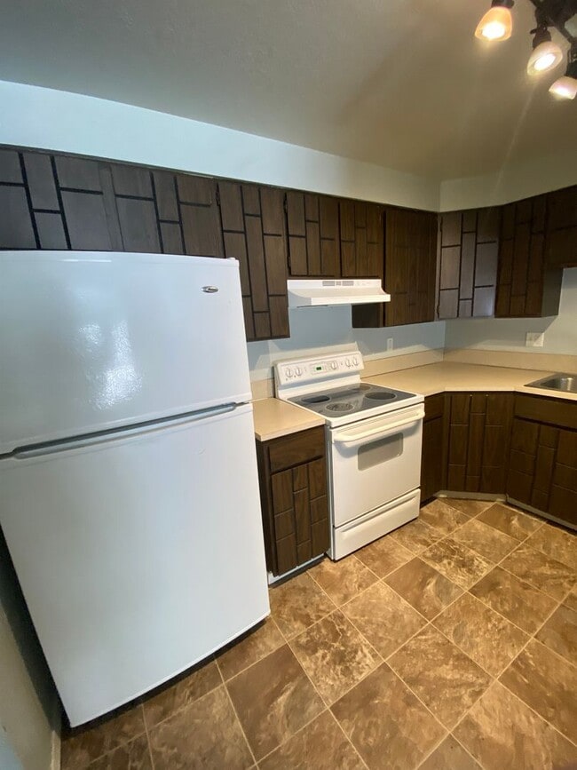 Building Photo - Ready first of June / 3 bedroom 2 bathroom...