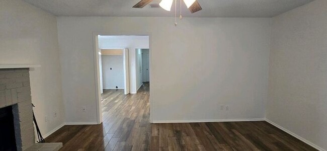 Building Photo - Beautiful 2-Bedroom Duplex in Longview! Co...