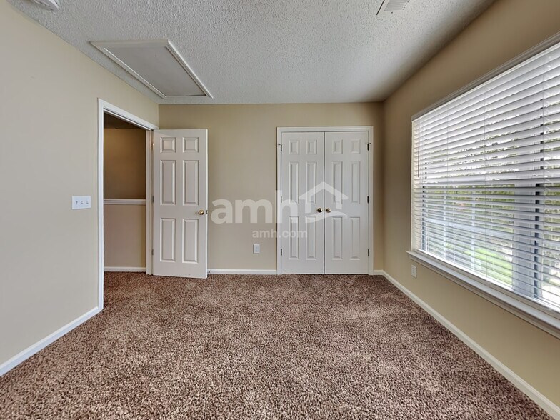 Building Photo - 405 White Bluff Ct