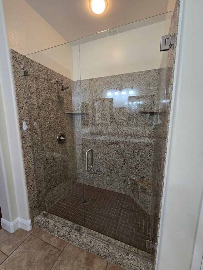 Building Photo - A Beautiful Single Story Townhouse! 3 Bed,...