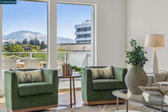 Building Photo - 1756 Cole Ave