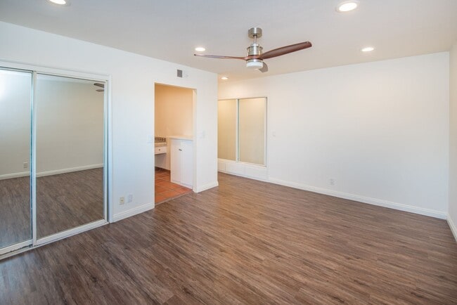 Building Photo - Anaheim Hills