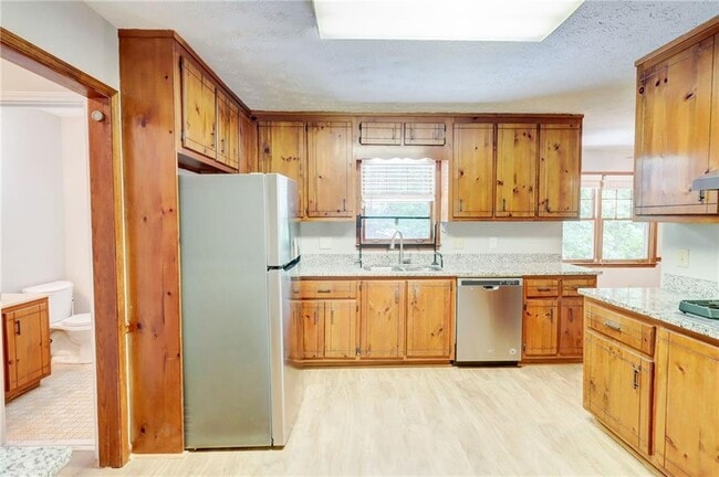 Building Photo - 1049 Seven Springs Cir NE