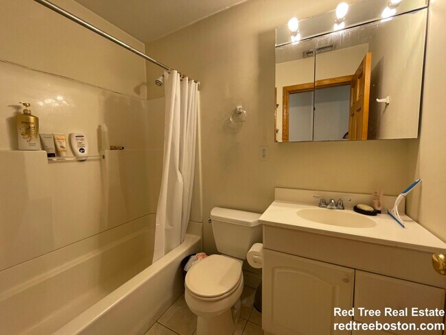 Building Photo - 1801 Beacon St