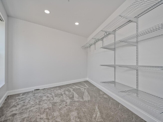 Building Photo - 1800 Dewes St