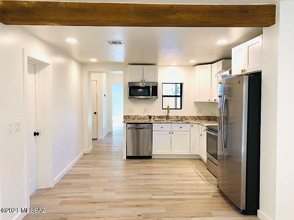 Building Photo - 1102 W Erie St