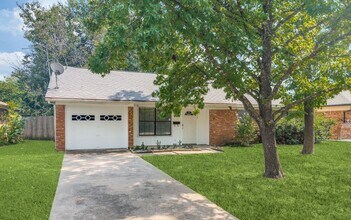 Building Photo - 818 Quinette Dr