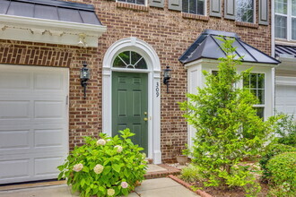 Building Photo - "Charming 3-Bedroom Retreat in Fort Mill -...