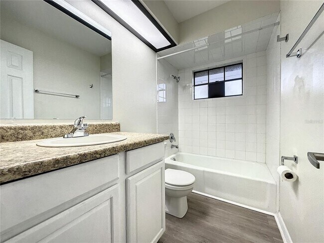 Building Photo - 722 W Alamo Dr
