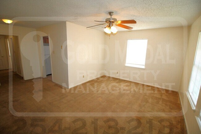 Building Photo - 1706 Cole St