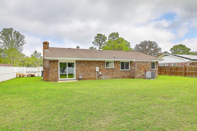 Building Photo - Gorgeous Family Home in Summerville!