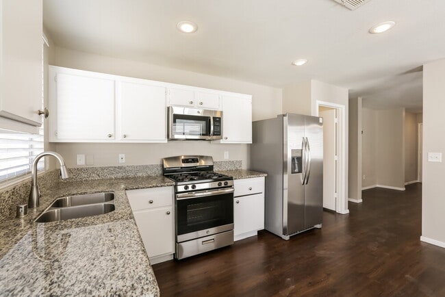 Building Photo - 832 Tollbrook Way