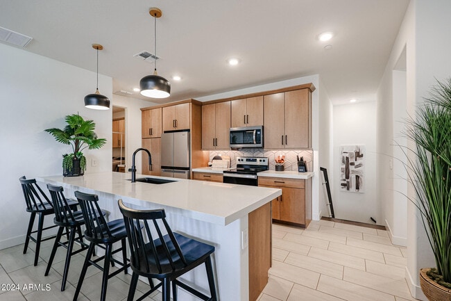 Building Photo - 11300 N Casa Dega Dr
