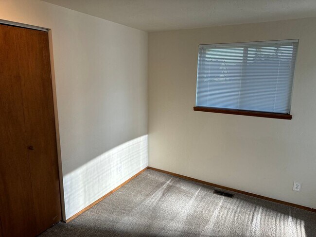 Building Photo - Terrific 3 Bedroom, 2 Bathroom in South Eugene