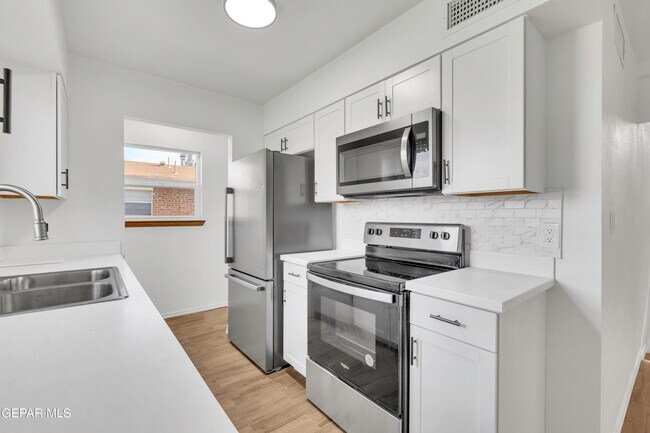 Building Photo - 3540 E Glen Dr