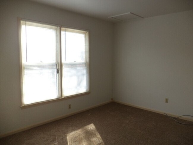 Building Photo - 310 Patriot Ln