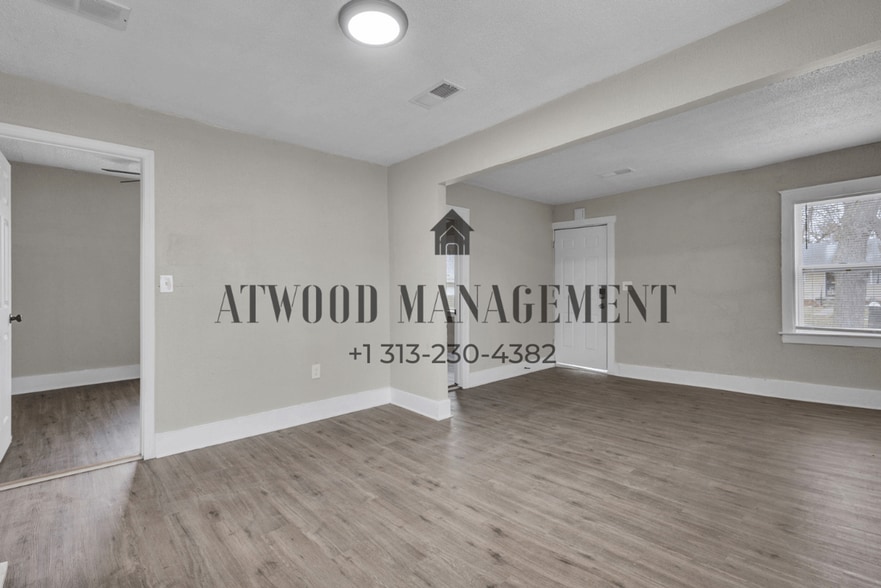 Building Photo - This beautifully updated 3-bedroom, 1-bath single-family home is ready for move-in!