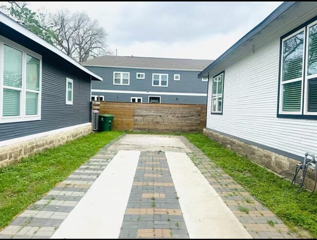 Building Photo - 2404 Burkett St.