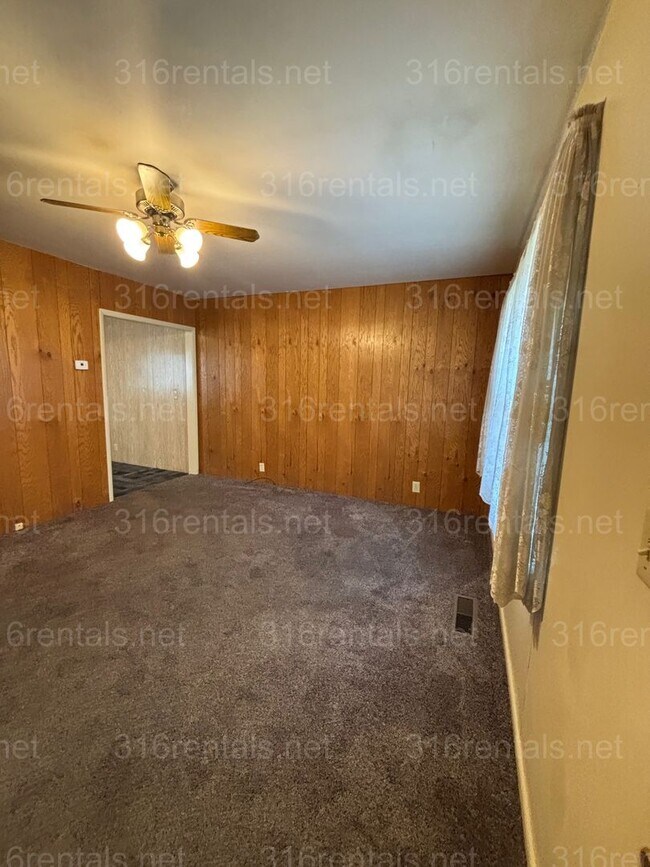 Building Photo - One bed one bath duplex available now!