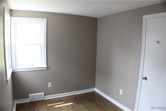 Building Photo - 110 Susan Ln